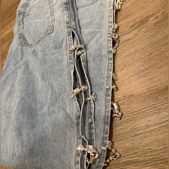 Windsor Rhinestone - Picture 2 of 5